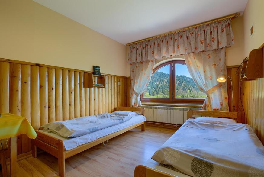 Bed and Breakfast Schronisko Pttk Trzy Korony Сромовце-Нижне Экстерьер фото