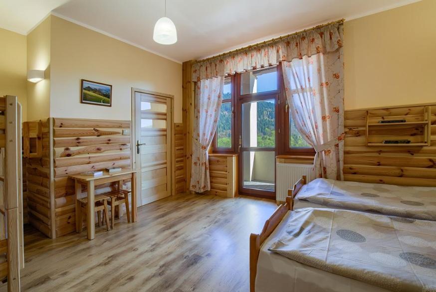 Bed and Breakfast Schronisko Pttk Trzy Korony Сромовце-Нижне Экстерьер фото